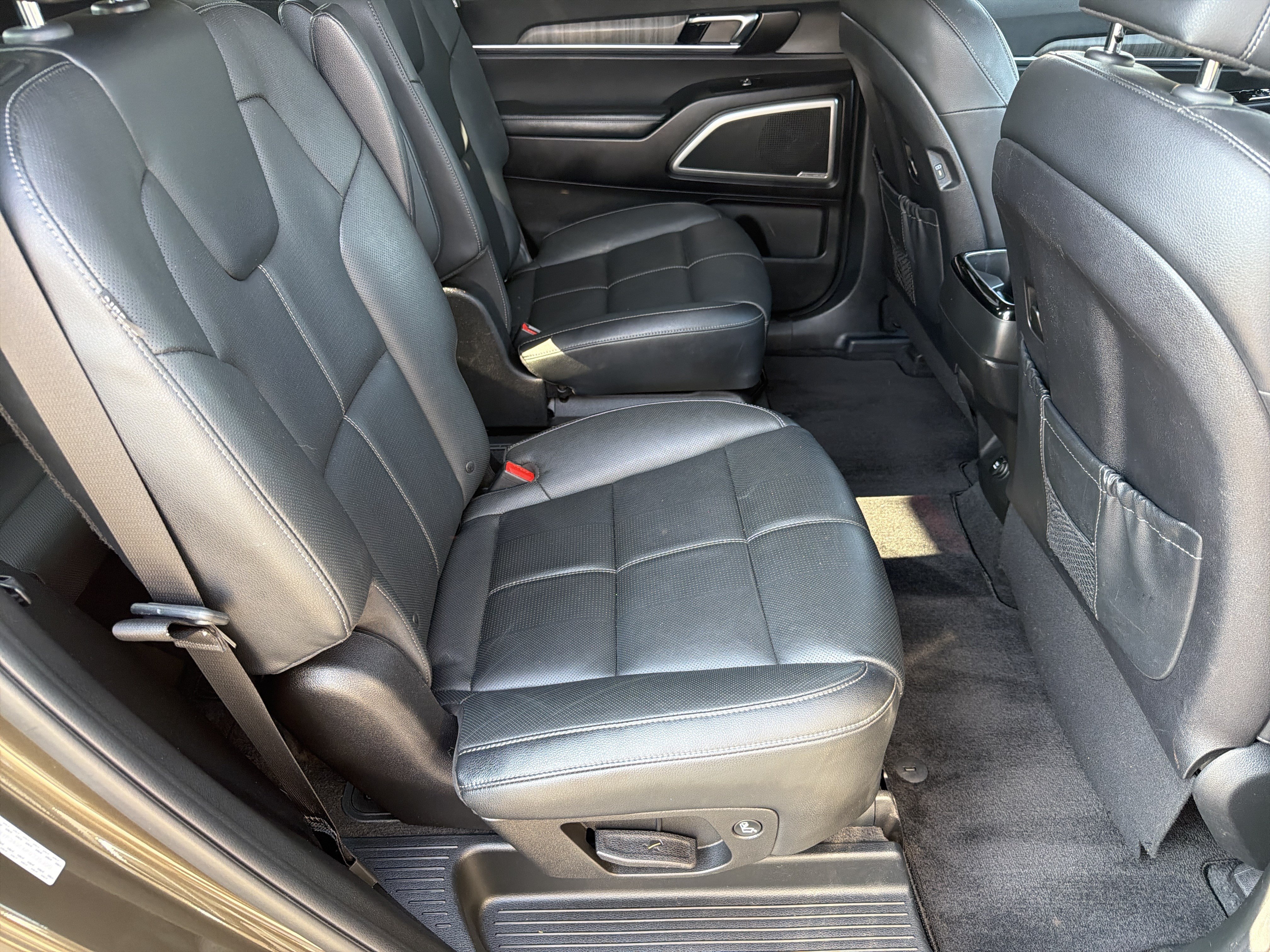 Used 2023 Kia Telluride EX w/ EX Captain's Chair Package FWD image 16
