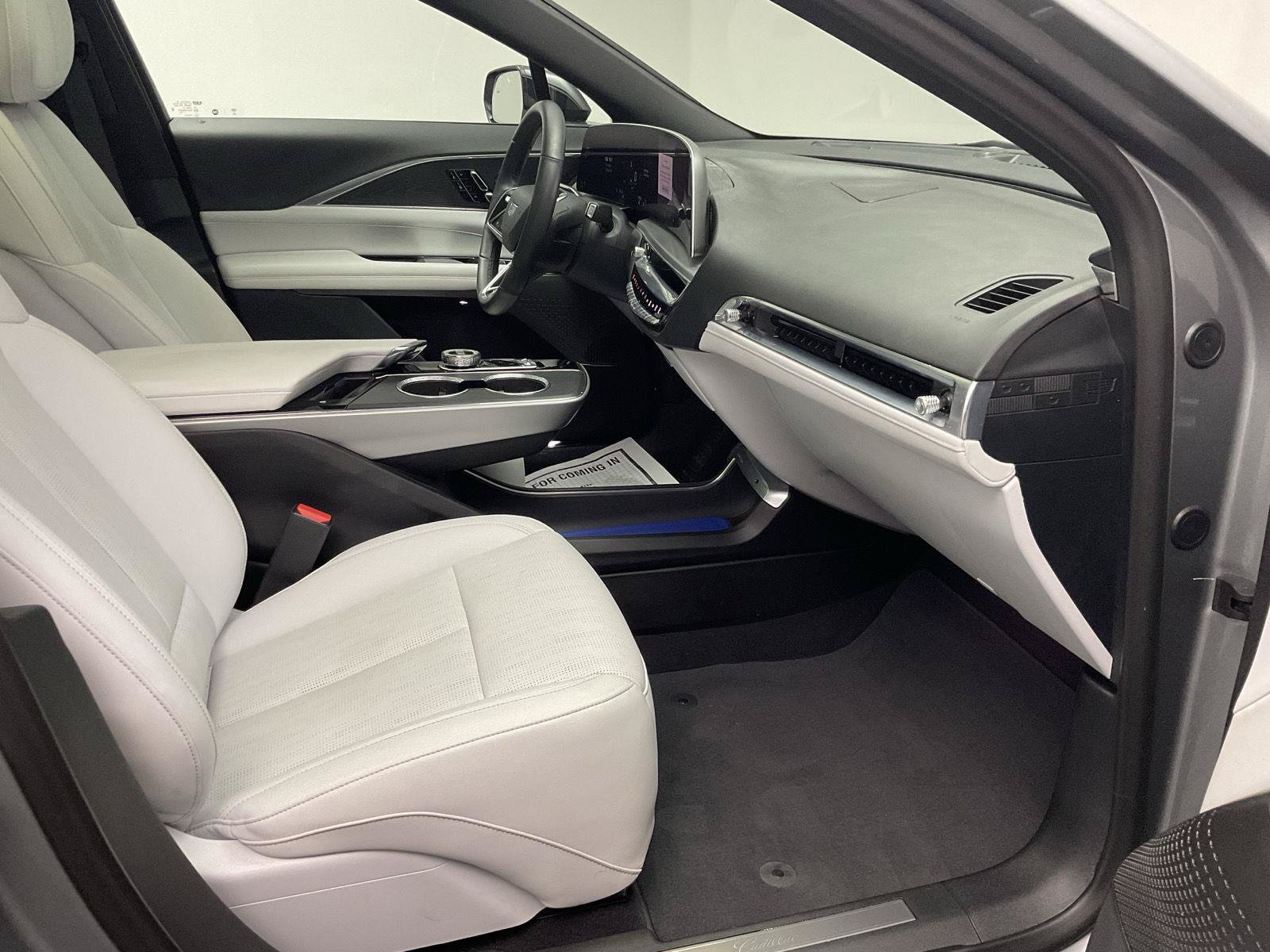 Used 2024 Cadillac Lyriq Luxury w/ LPO, Floor Liner Package RWD image 25