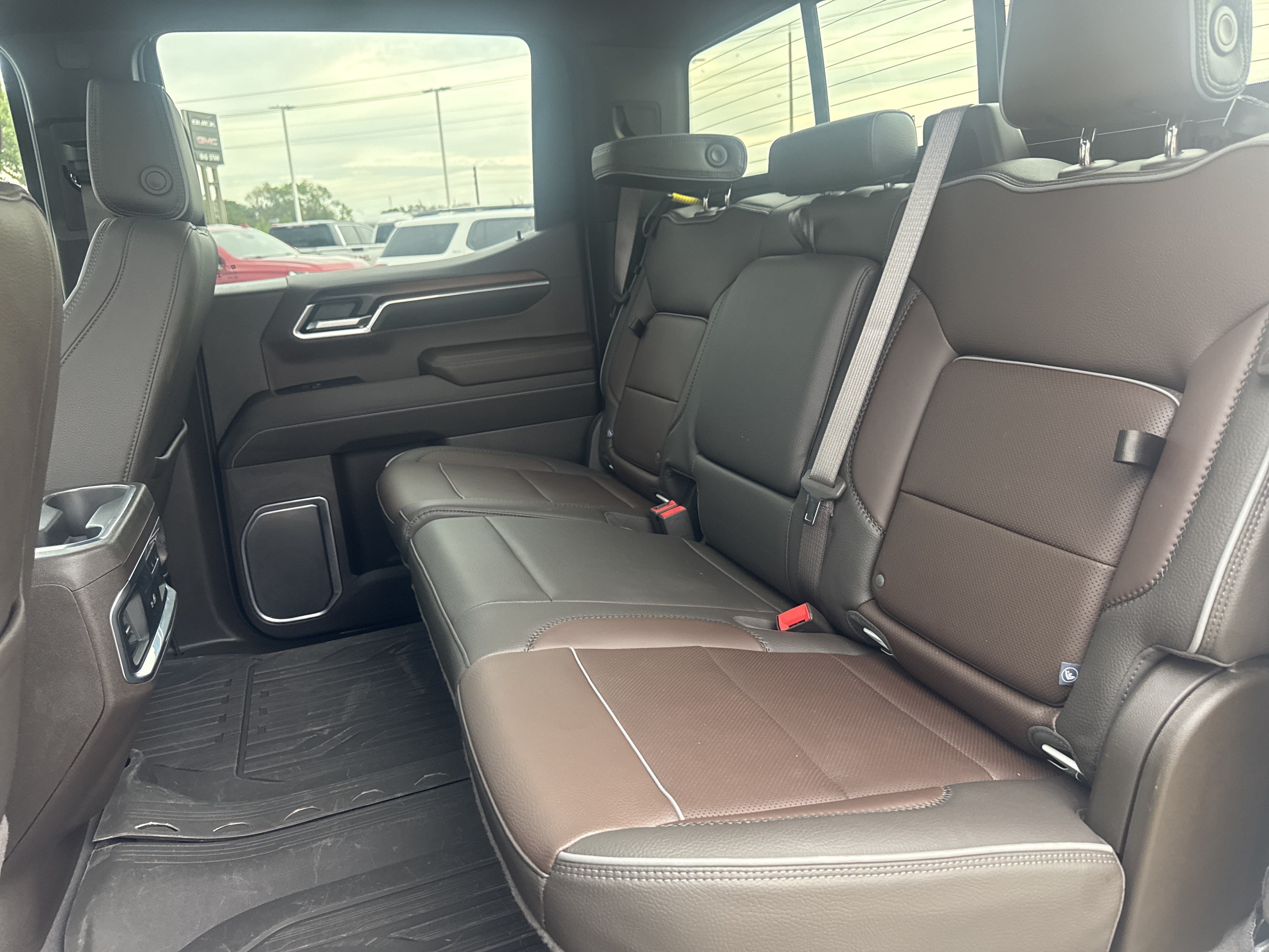 Used 2025 GMC Sierra 1500 Denali AWD/4WD image 9