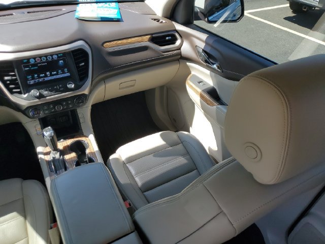 Used 2019 GMC Acadia Denali w/ Technology Package FWD image 9