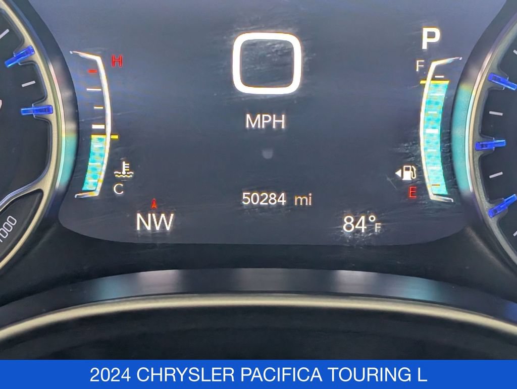 Used 2024 Chrysler Pacifica Touring-L FWD image 22