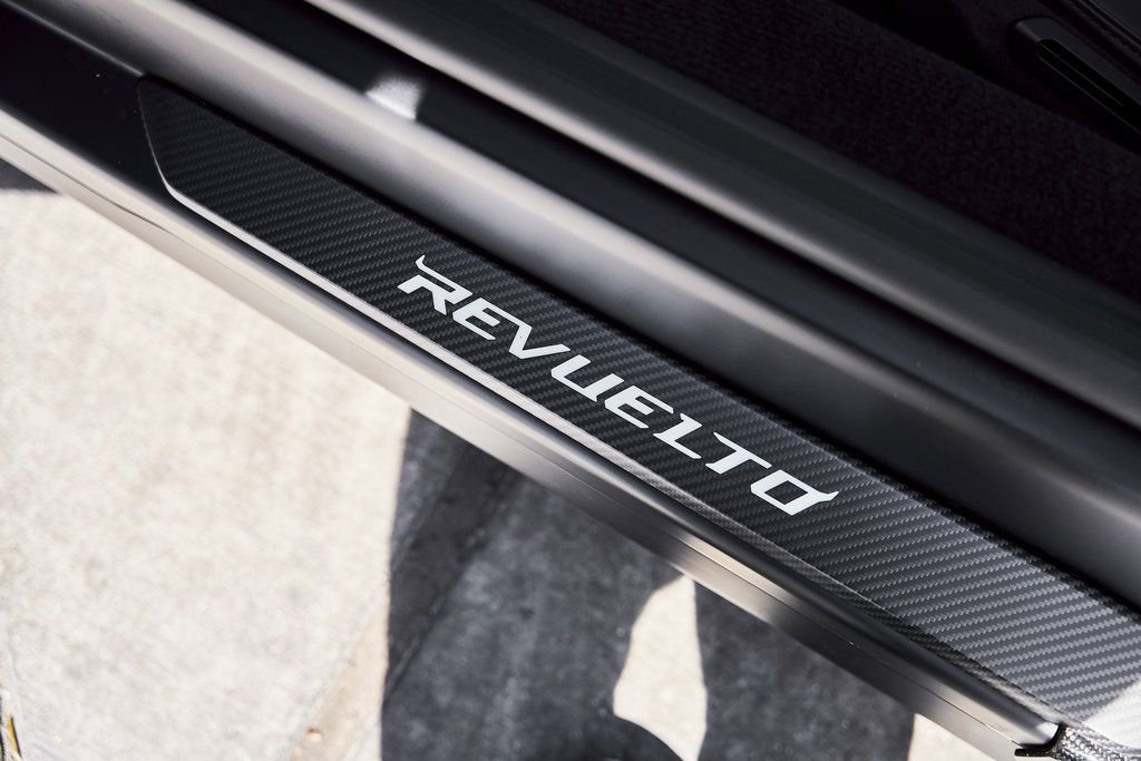 Used 2025 Lamborghini Revuelto image 38