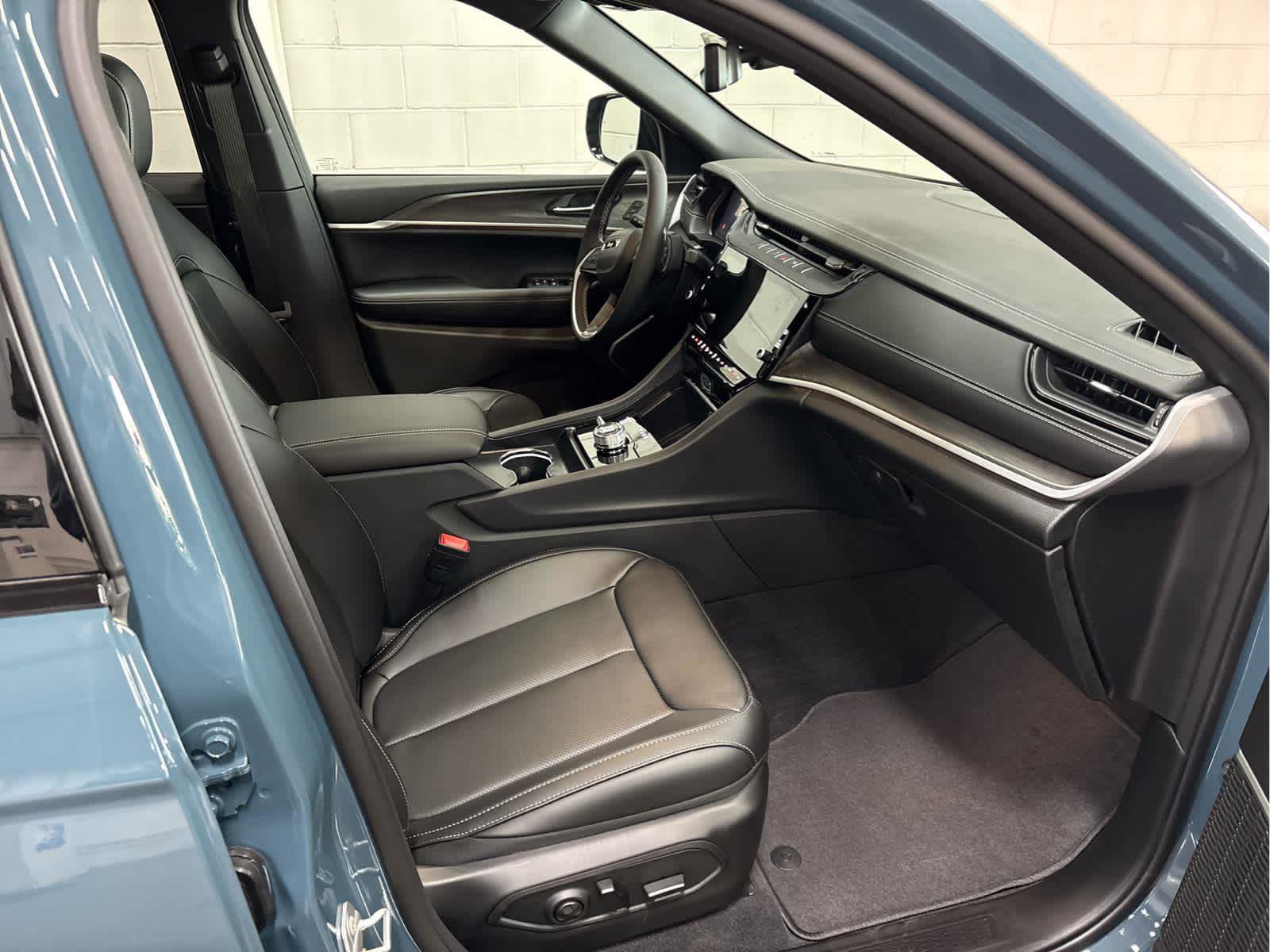 New 2026 Jeep Grand Cherokee L Limited w/ Luxury Tech Group II image 12