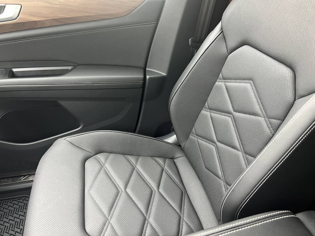 Used 2024 Volkswagen Atlas SE FWD image 32