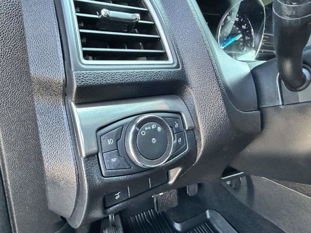 Certified 2019 Ford Explorer XLT w/ Equipment Group 202A FWD image 19