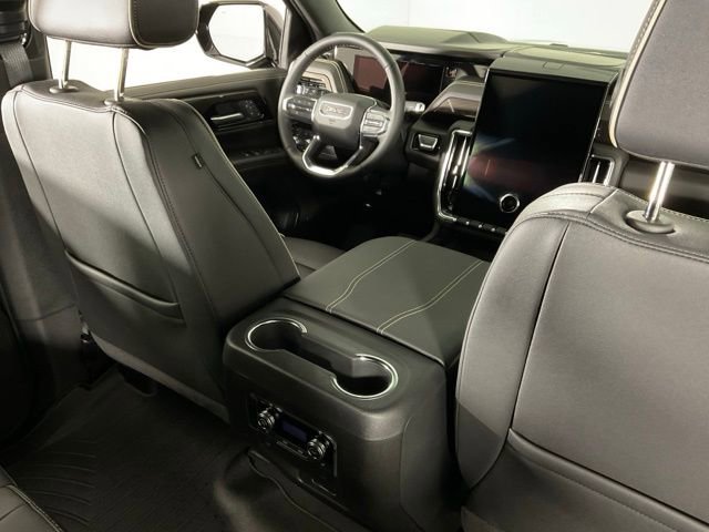 Used 2025 GMC Yukon Elevation image 28