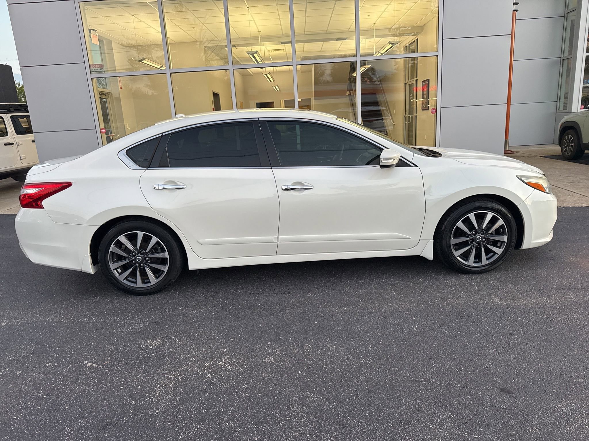 Used 2017 Nissan Altima 2.5 SV w/ Convenience Package