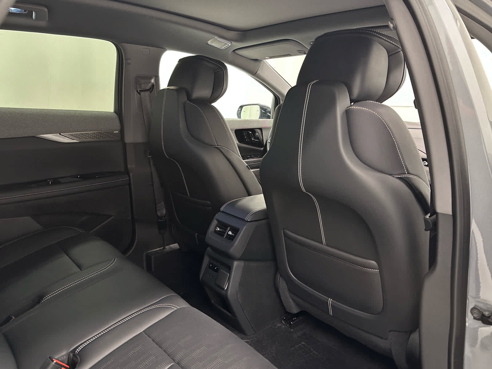 Used 2025 Cadillac Optiq Sport 2 w/ LPO, Floor Liner Package AWD/4WD image 19