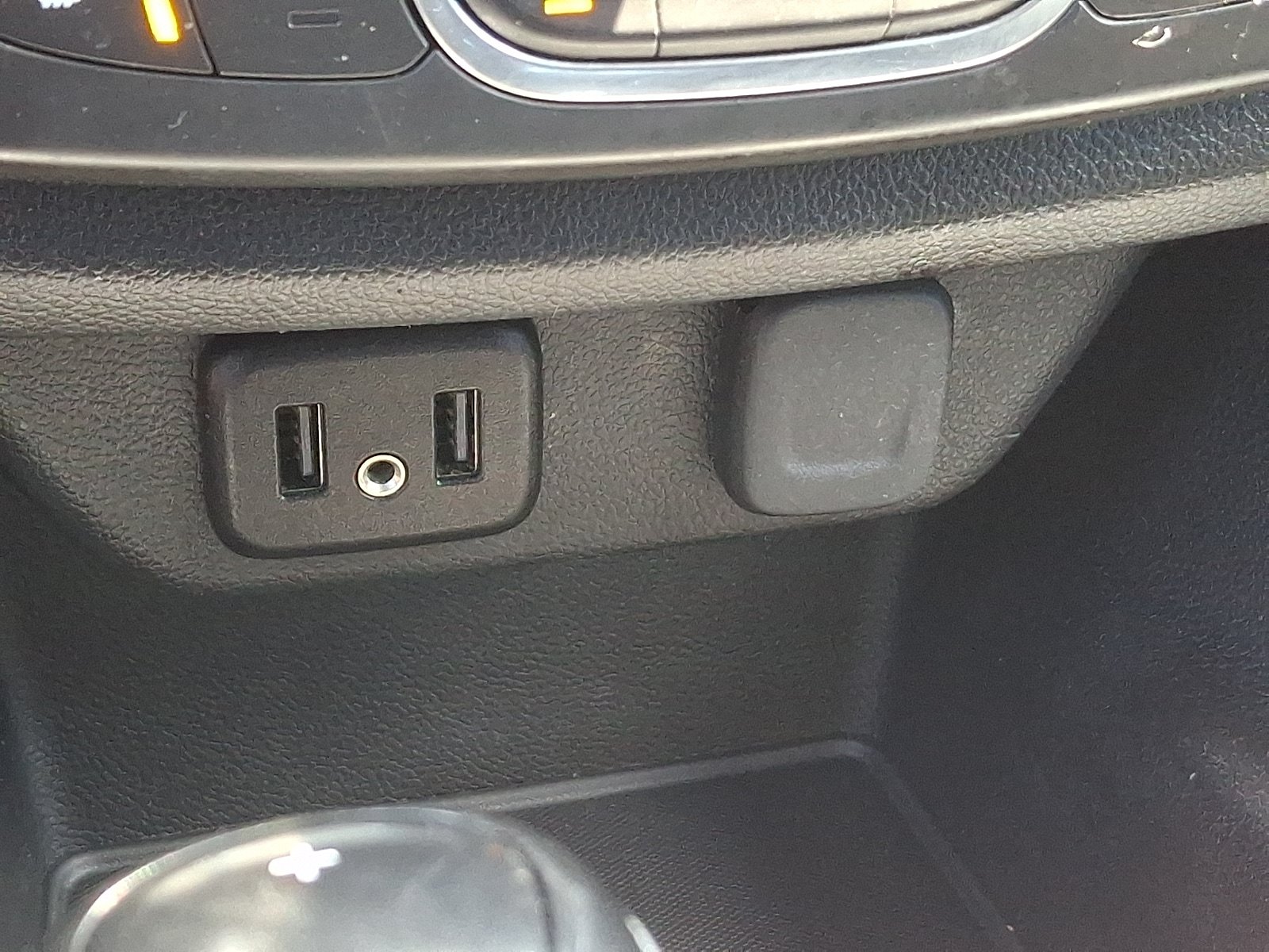 Used 2020 Chevrolet Traverse LT FWD image 27