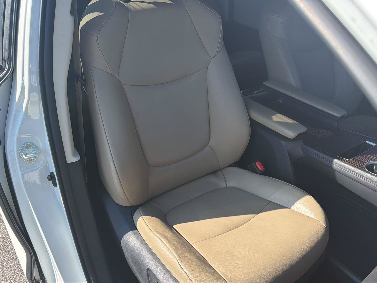 Used 2021 Toyota Sienna XLE w/ XLE Plus Package FWD image 17