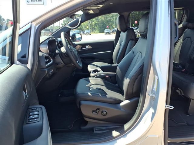 New 2026 Chrysler Voyager LX image 11
