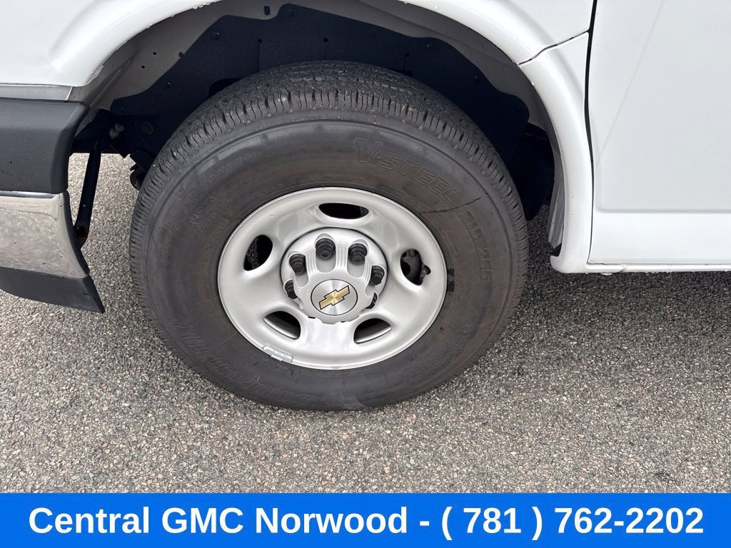 Used 2025 Chevrolet Express 2500 w/ Driver Convenience Package RWD image 9