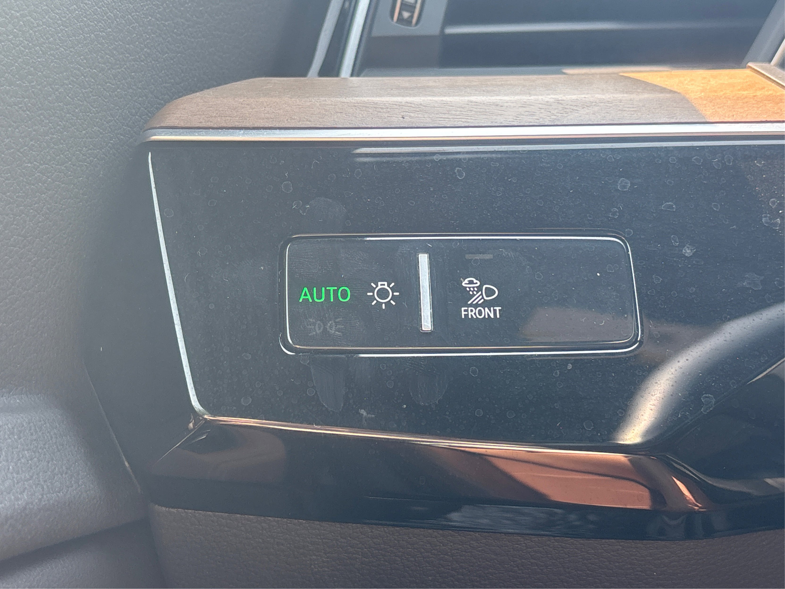 Used 2024 Audi Q8 e-tron Premium Plus w/ Premium Plus Package image 21