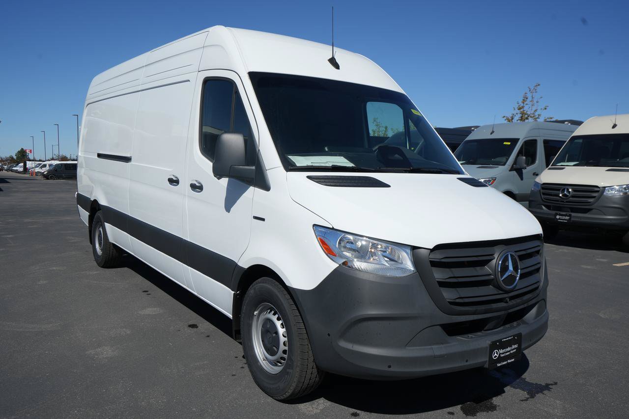 New 2025 Mercedes-Benz eSprinter 170 Cargo image 3