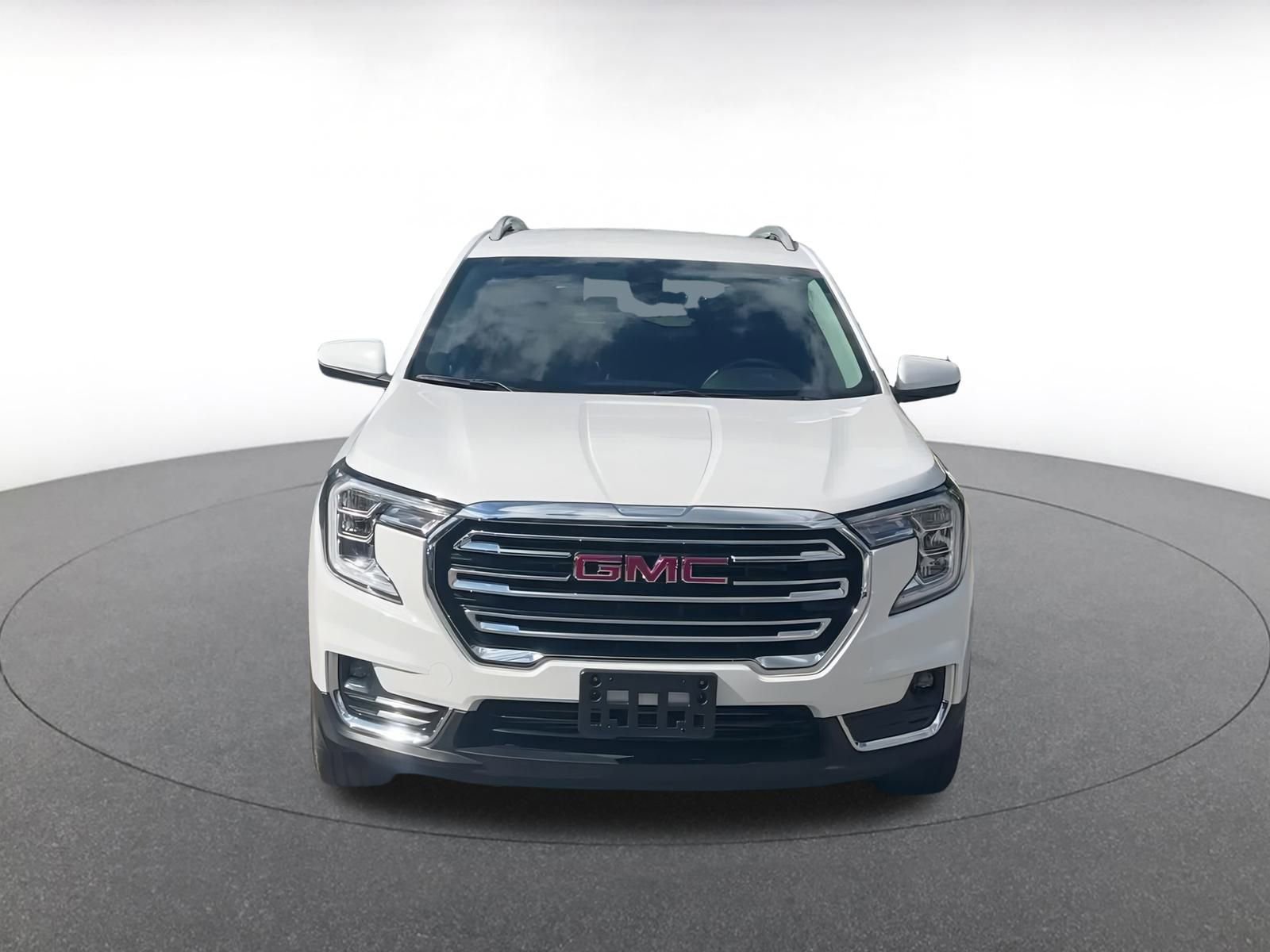 Used 2024 GMC Terrain SLT image 3