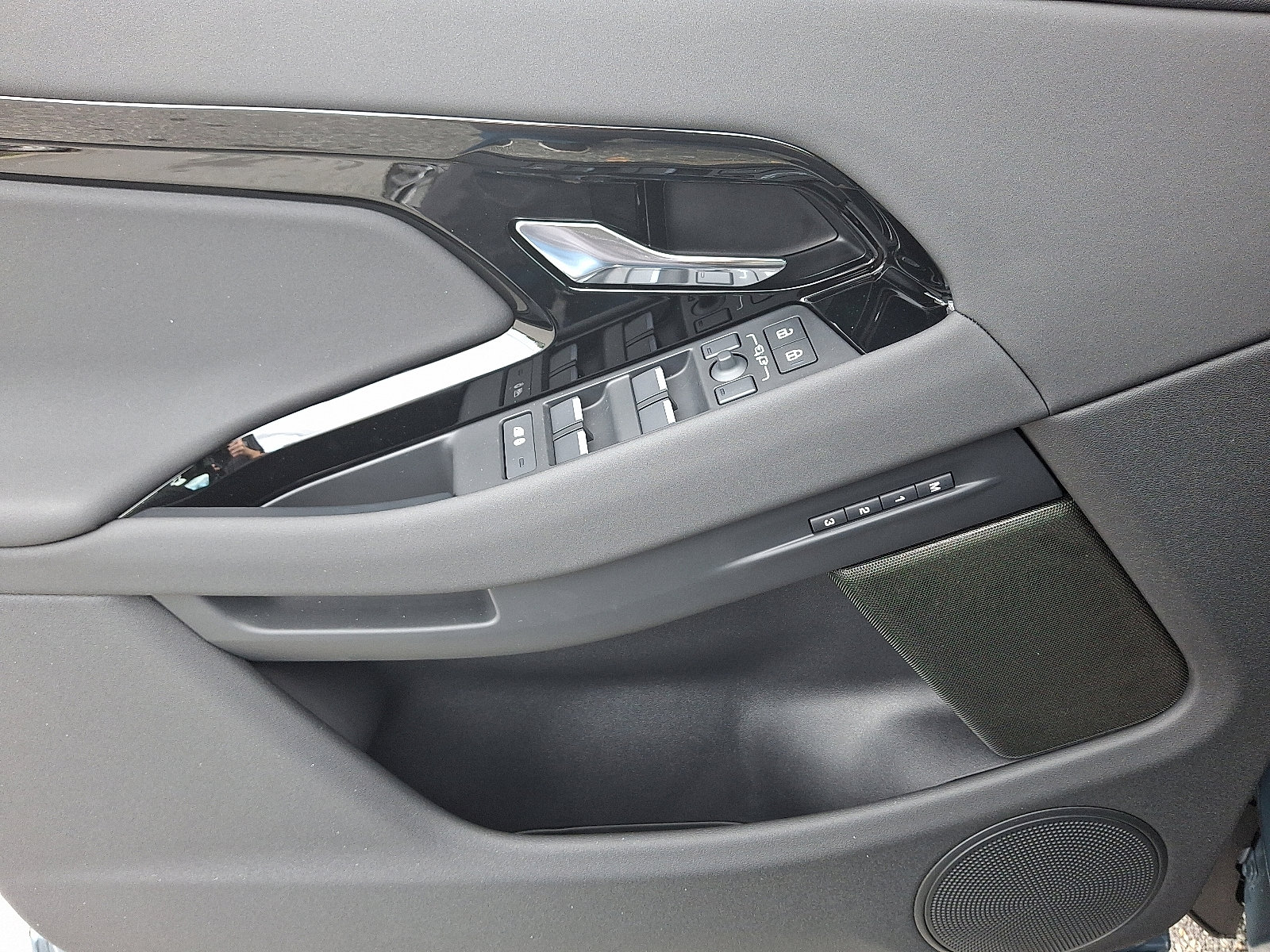 New 2026 Land Rover Range Rover Evoque S image 12