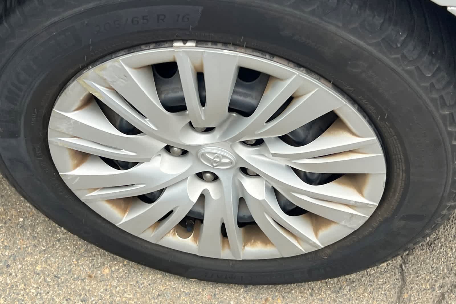 Used 2012 Toyota Camry LE FWD image 22