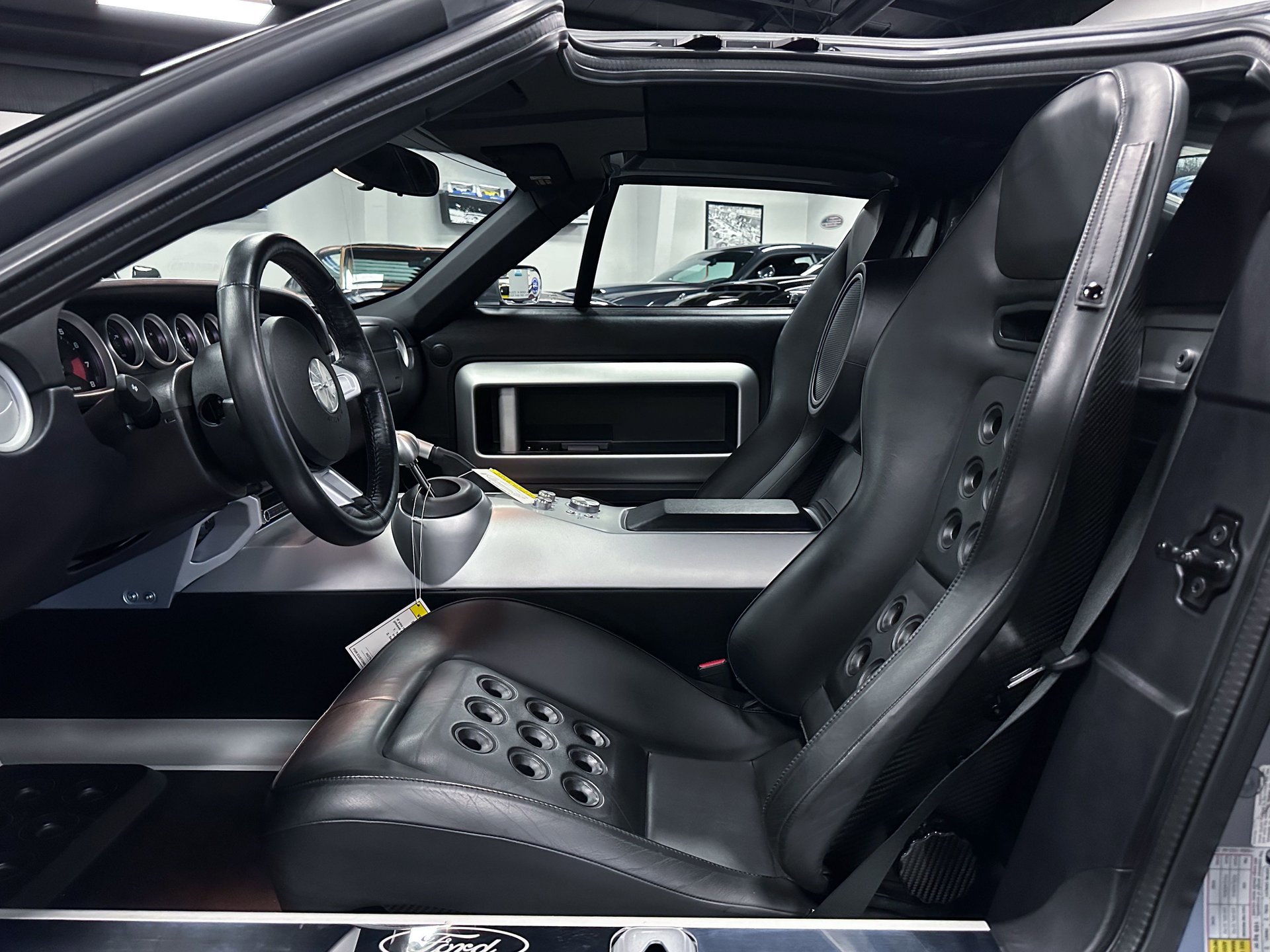 Used 2006 Ford GT RWD image 20