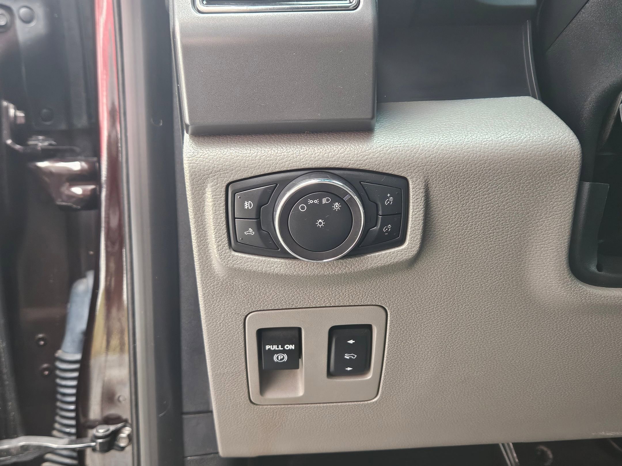 Used 2018 Ford F150 XLT w/ Equipment Group 302A Luxury image 17