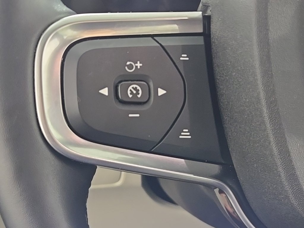 Certified 2025 Volvo XC40 B5 Ultra AWD/4WD image 26