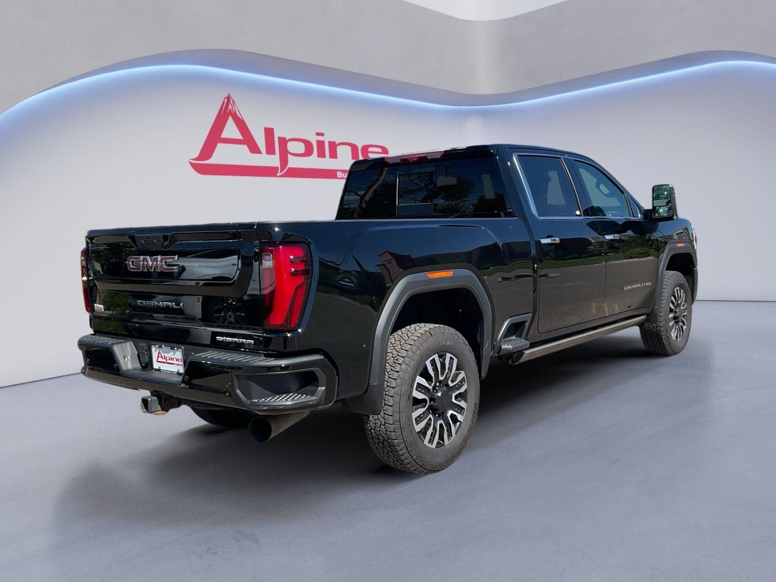 Used 2024 GMC Sierra 3500 Denali w/ Denali Reserve Package AWD/4WD image 5