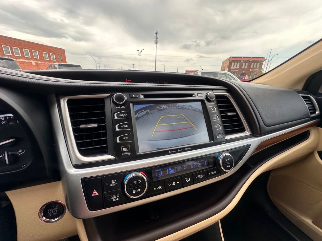 Used 2017 Toyota Highlander Limited image 25