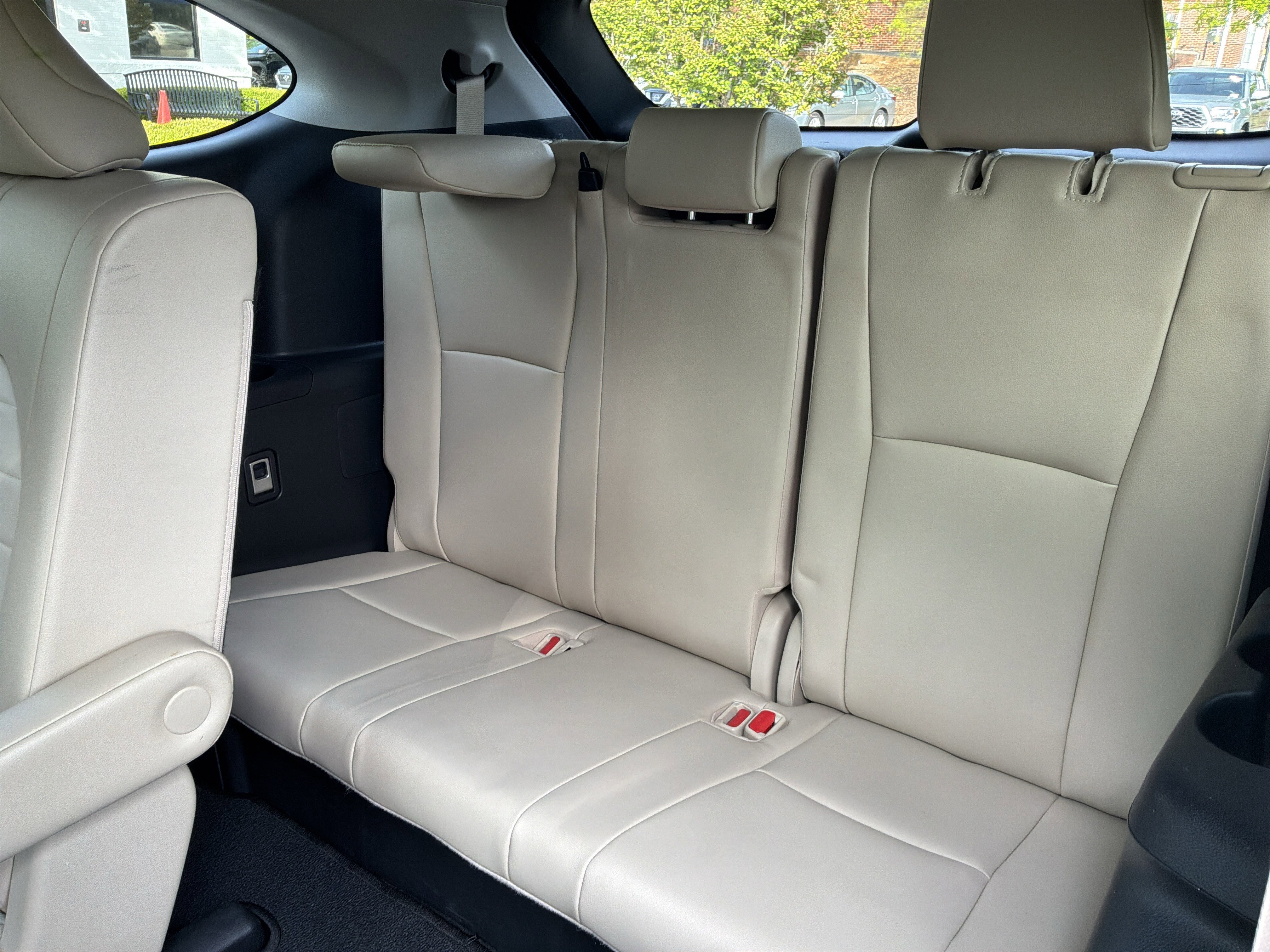 Used 2023 Toyota Highlander XLE image 33