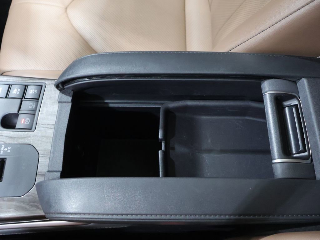 Used 2025 Toyota Highlander Limited AWD/4WD image 31