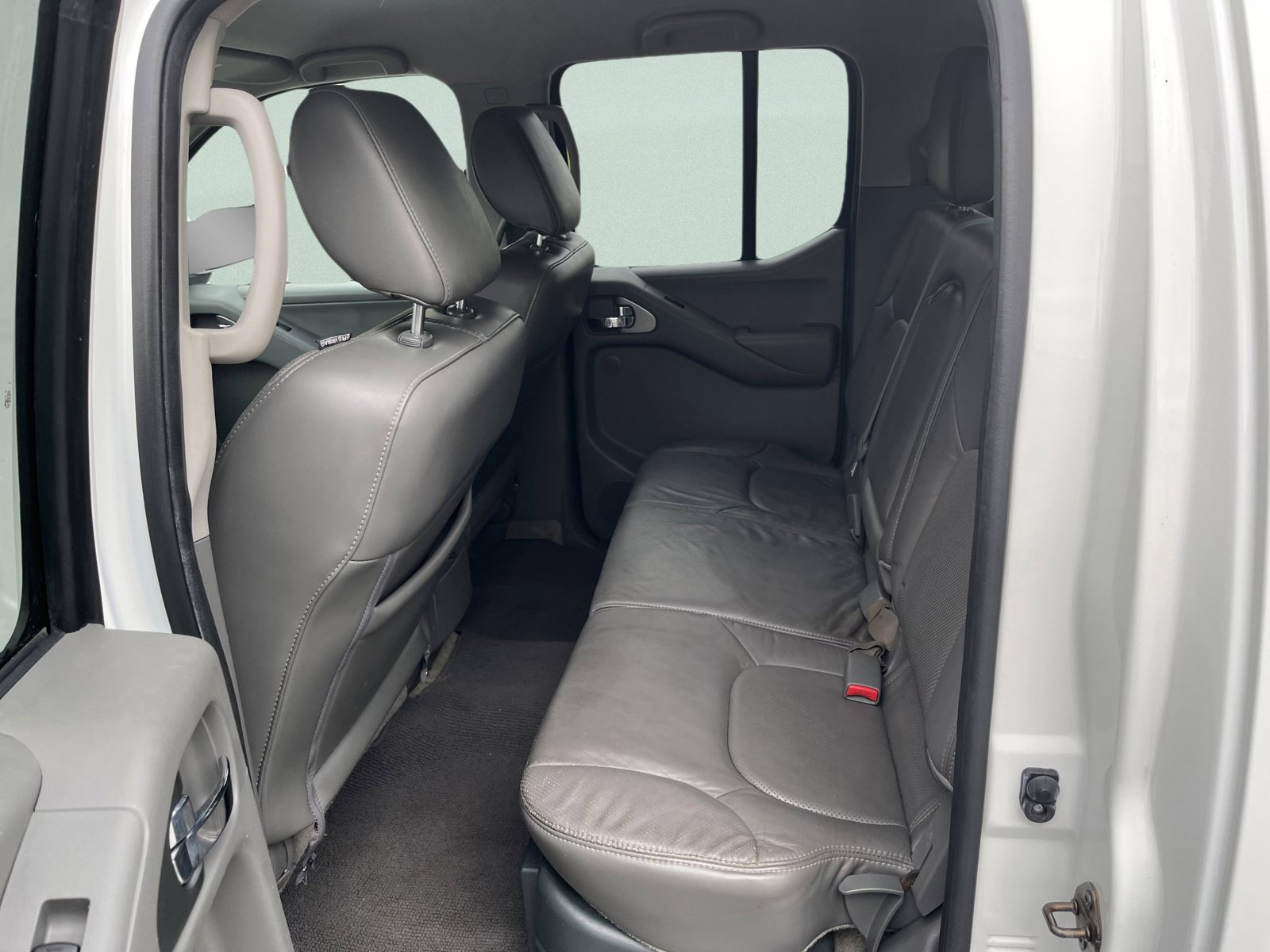 Used 2015 Nissan Frontier SL AWD/4WD image 12