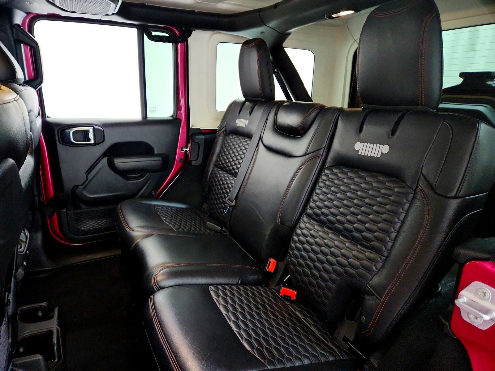 Used 2021 Jeep Wrangler Unlimited Rubicon w/ Xtreme Recon 35" Tire Package image 17