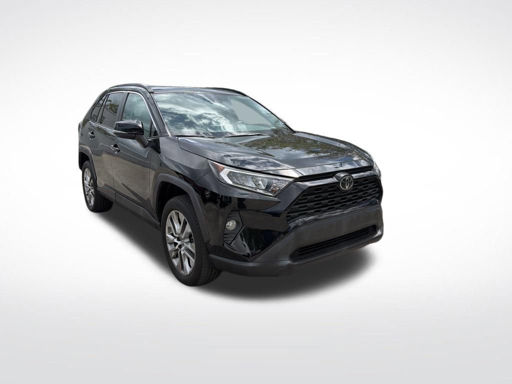 Used 2019 Toyota RAV4 XLE Premium image 2