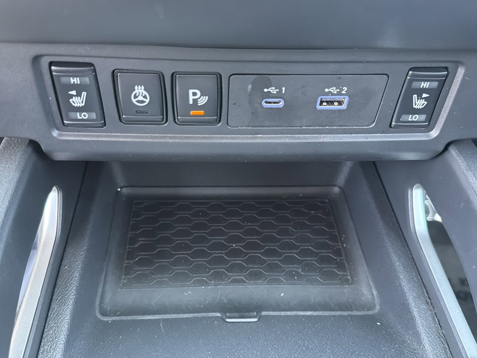 Used 2022 Nissan Frontier SV w/ SV Premium Package image 9