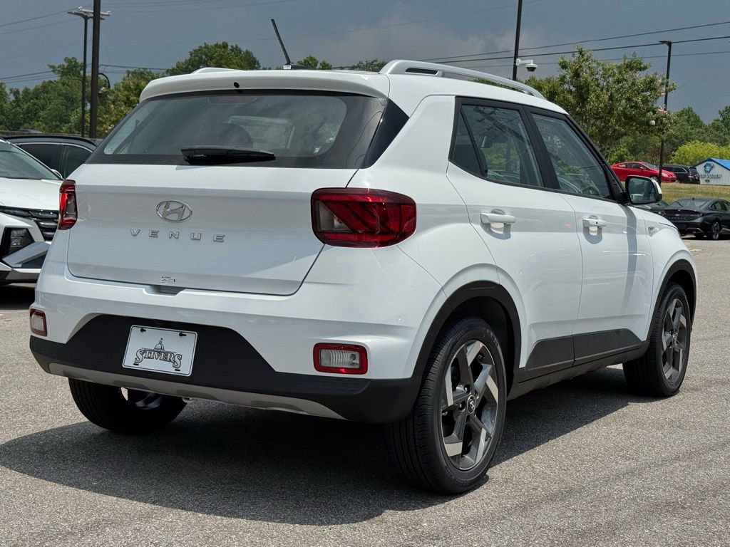 Used 2025 Hyundai Venue SEL image 11
