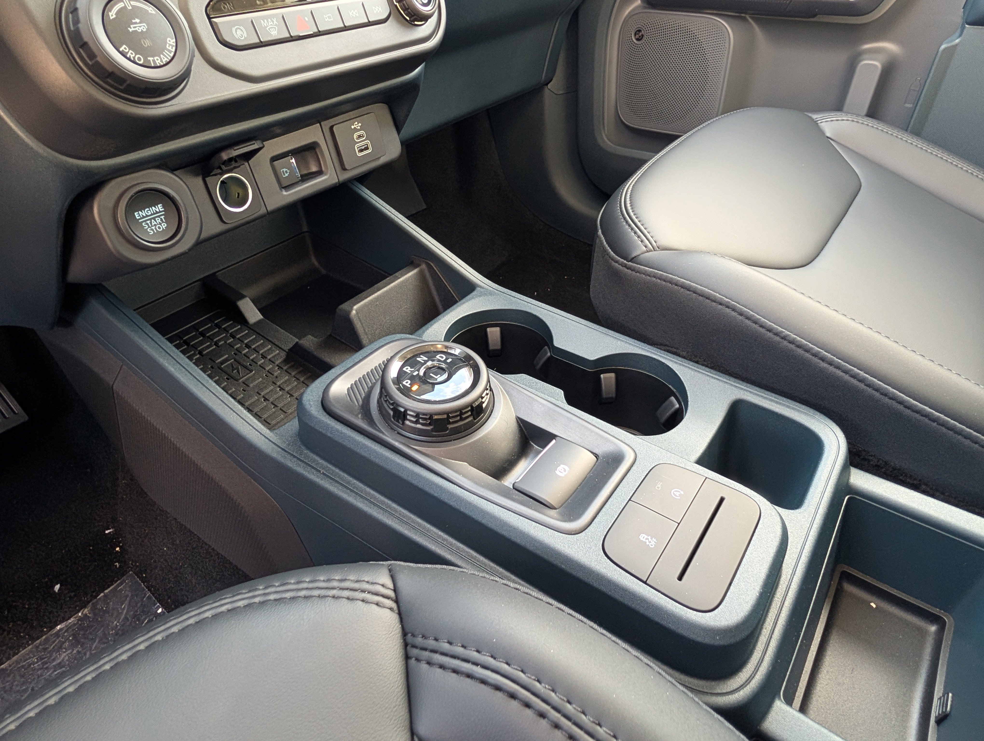 New 2025 Ford Maverick Lariat w/ Black Appearance Package image 8