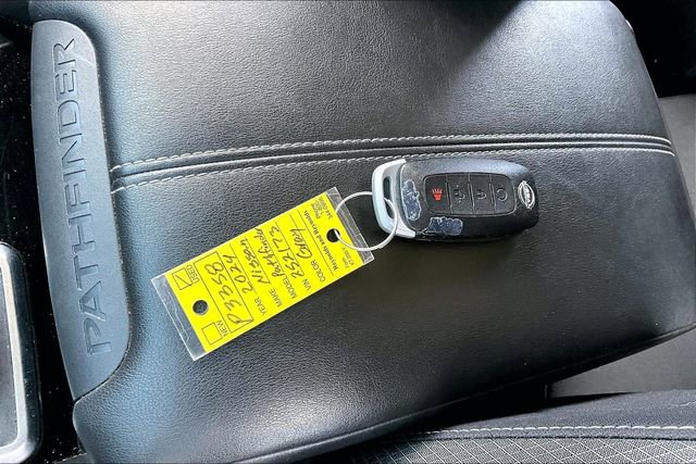 Used 2024 Nissan Pathfinder SV image 35