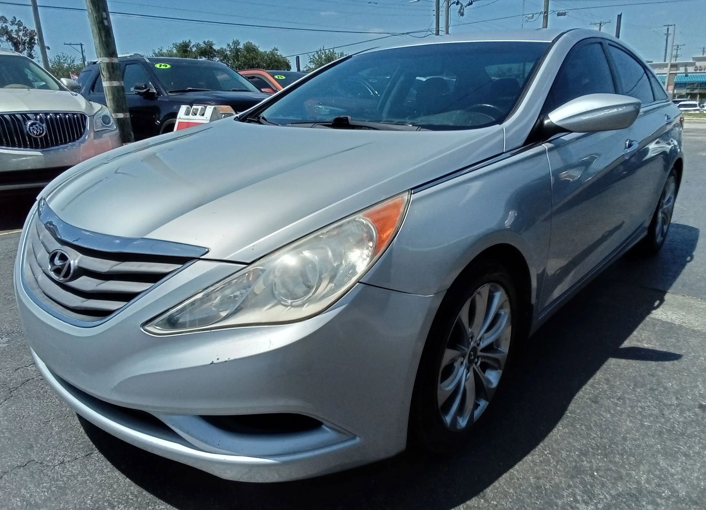 Used 2013 Hyundai Sonata SE FWD image 2
