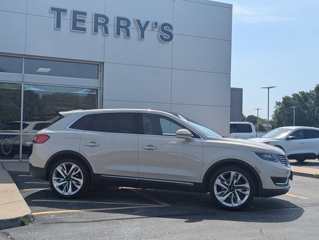 Used 2018 Lincoln MKX Reserve w/ Luxury Package AWD/4WD image 2