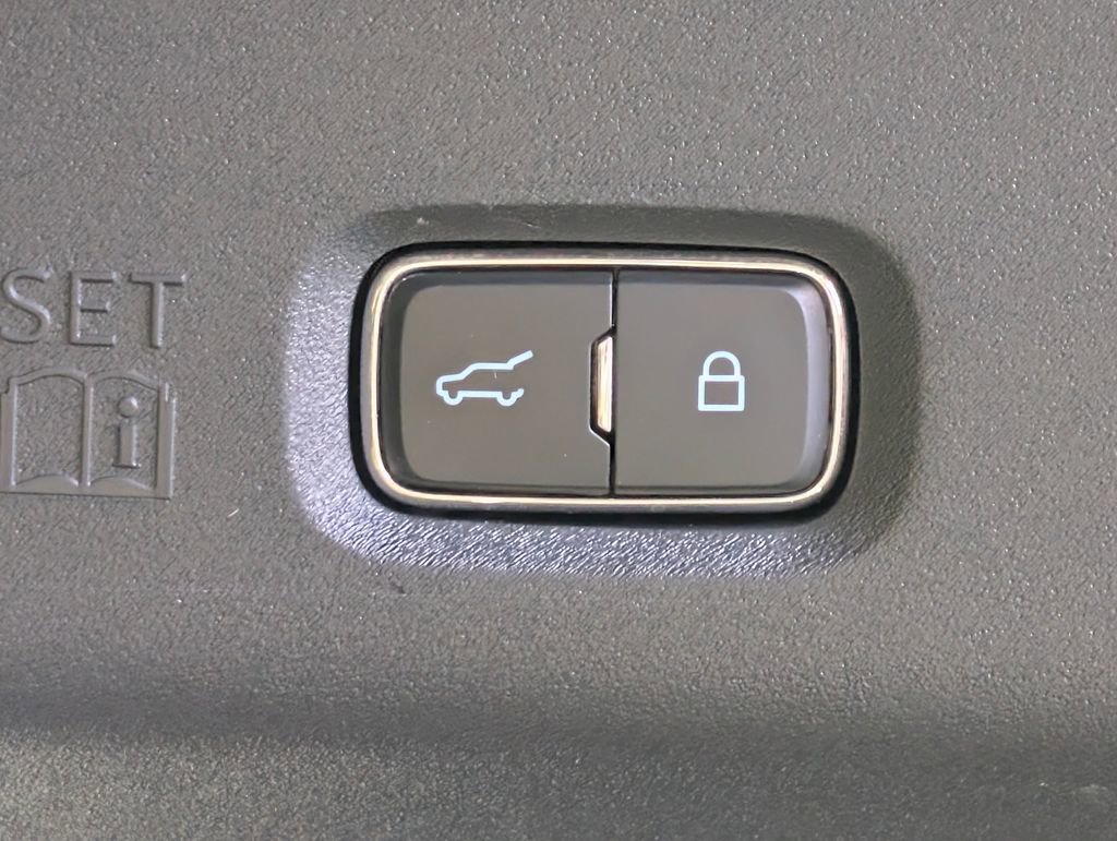 Certified 2025 Ford Expedition Platinum image 7