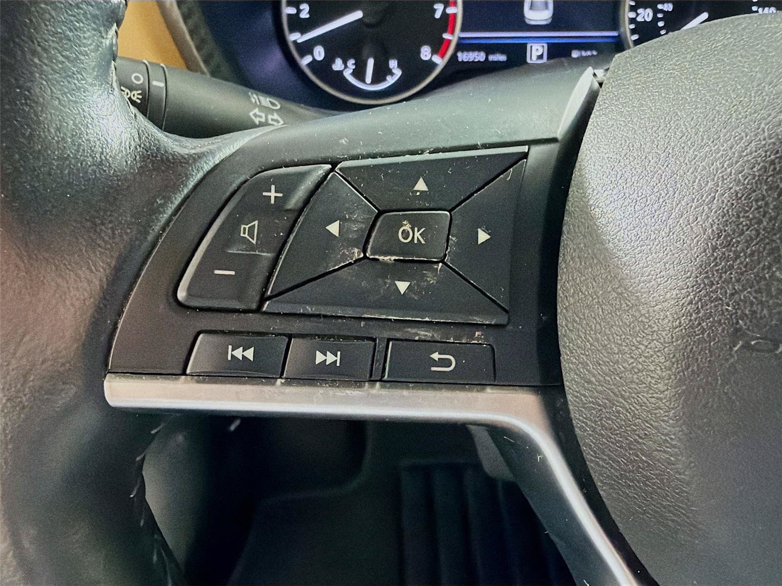 Used 2023 Nissan Sentra SV w/ SV Premium Package FWD image 39