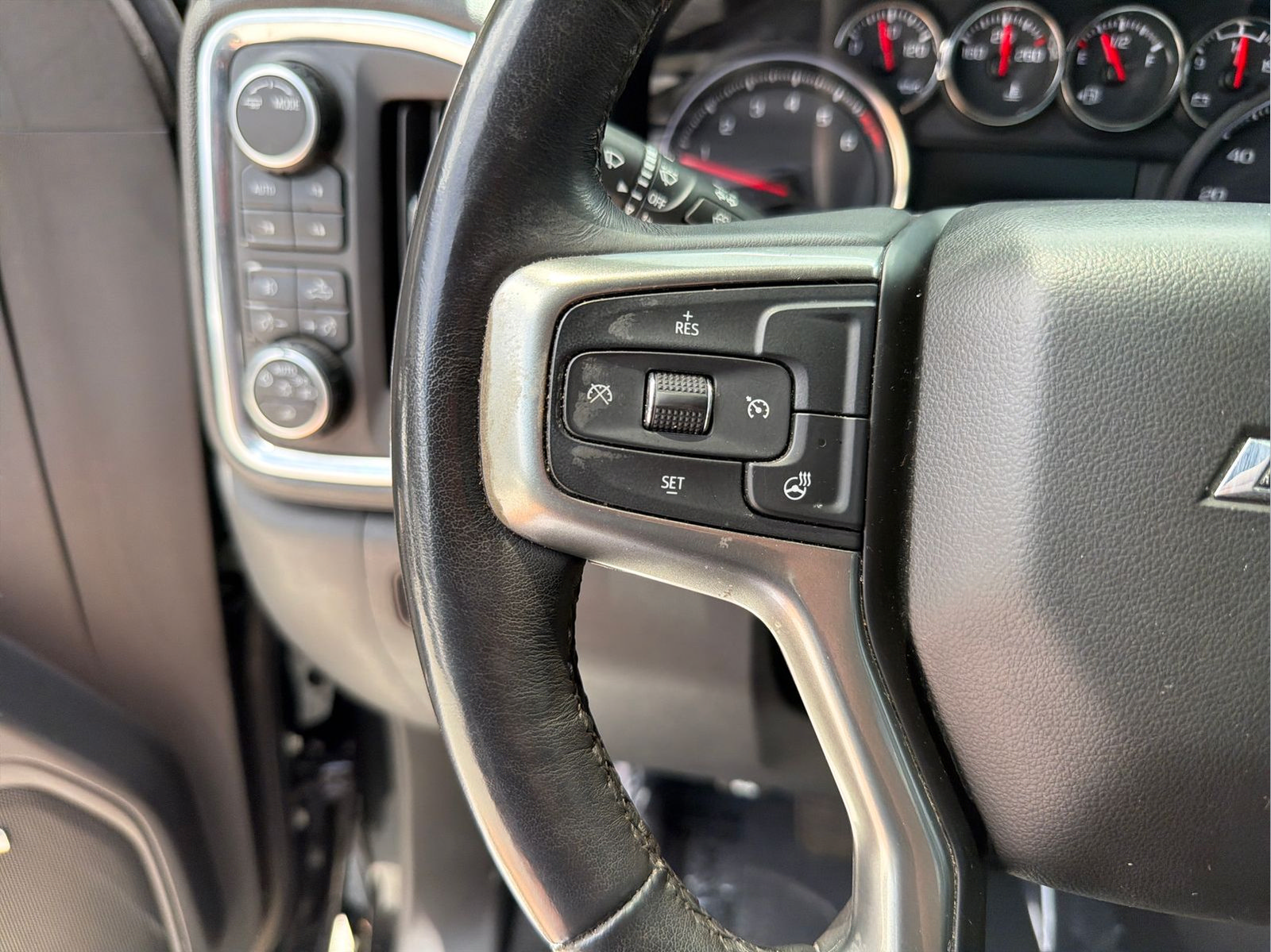 Used 2020 Chevrolet Silverado 1500 LT Trail Boss AWD/4WD image 16