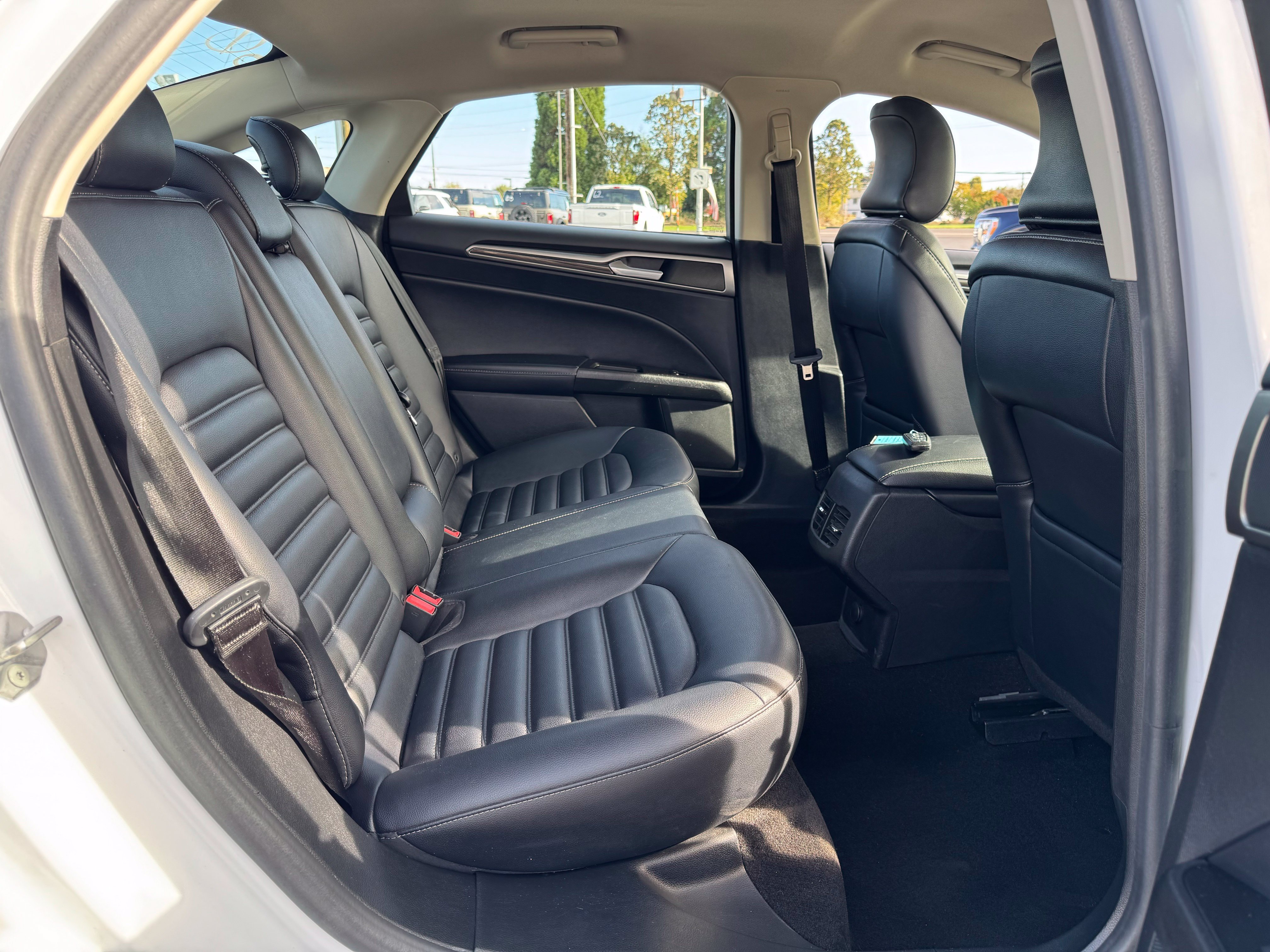 Used 2019 Ford Fusion SEL FWD image 27