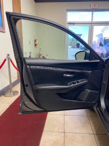 Used 2025 Nissan Sentra SV FWD image 15