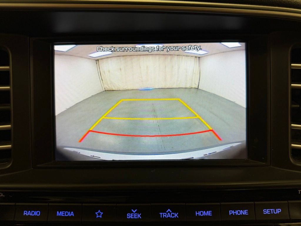 Used 2020 Hyundai Elantra Limited w/ Cargo Package (C1) FWD image 24