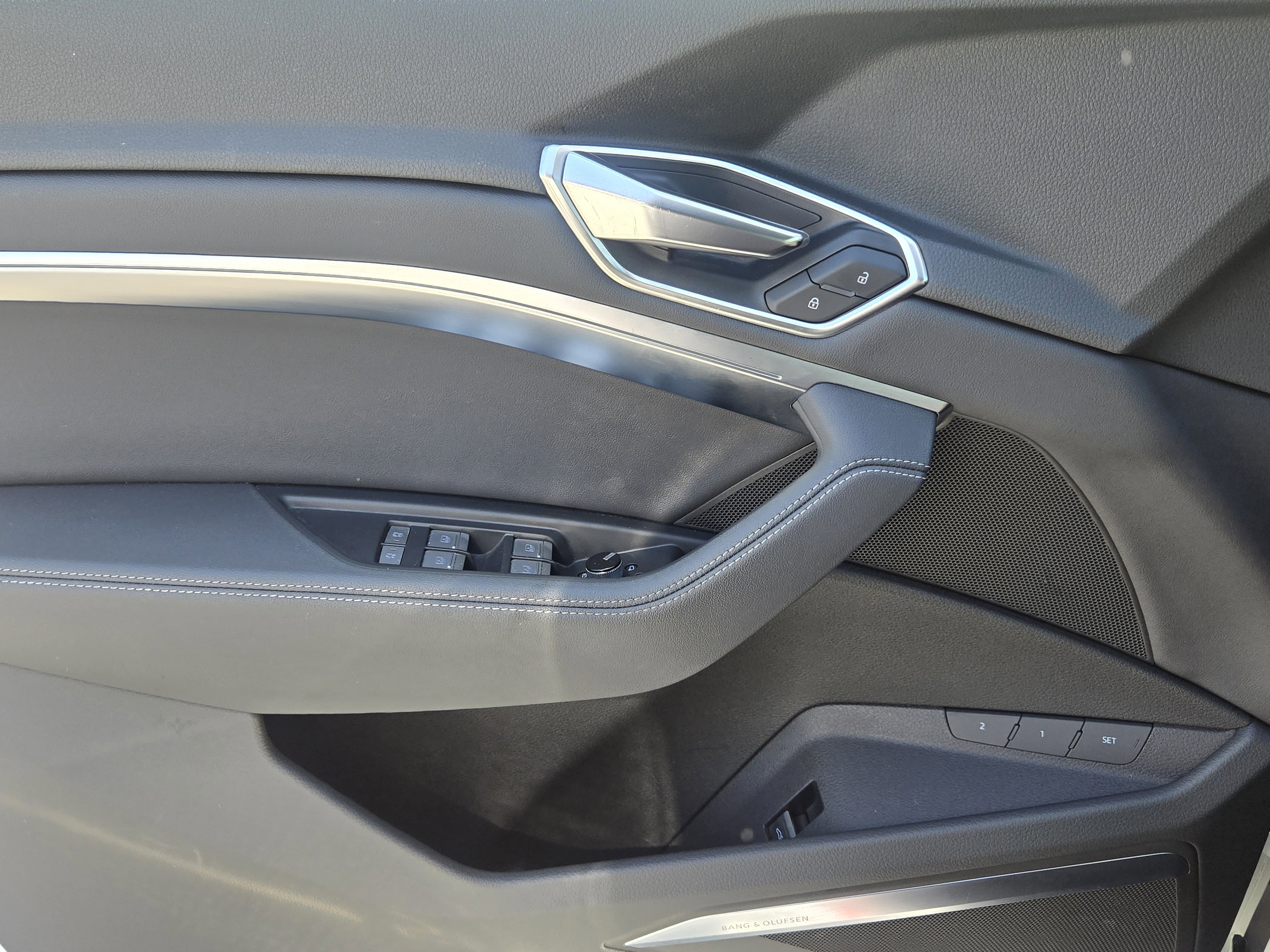 Certified 2024 Audi Q8 e-tron Premium Plus w/ Premium Plus Package AWD/4WD image 30