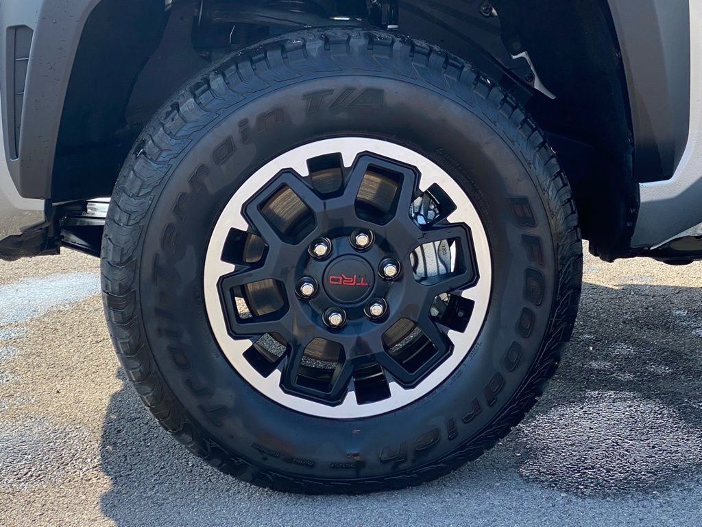 Used 2025 Toyota Tacoma TRD Off-Road image 30