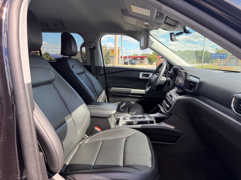 Used 2023 Ford Explorer XLT w/ Equipment Group 202A AWD/4WD image 31