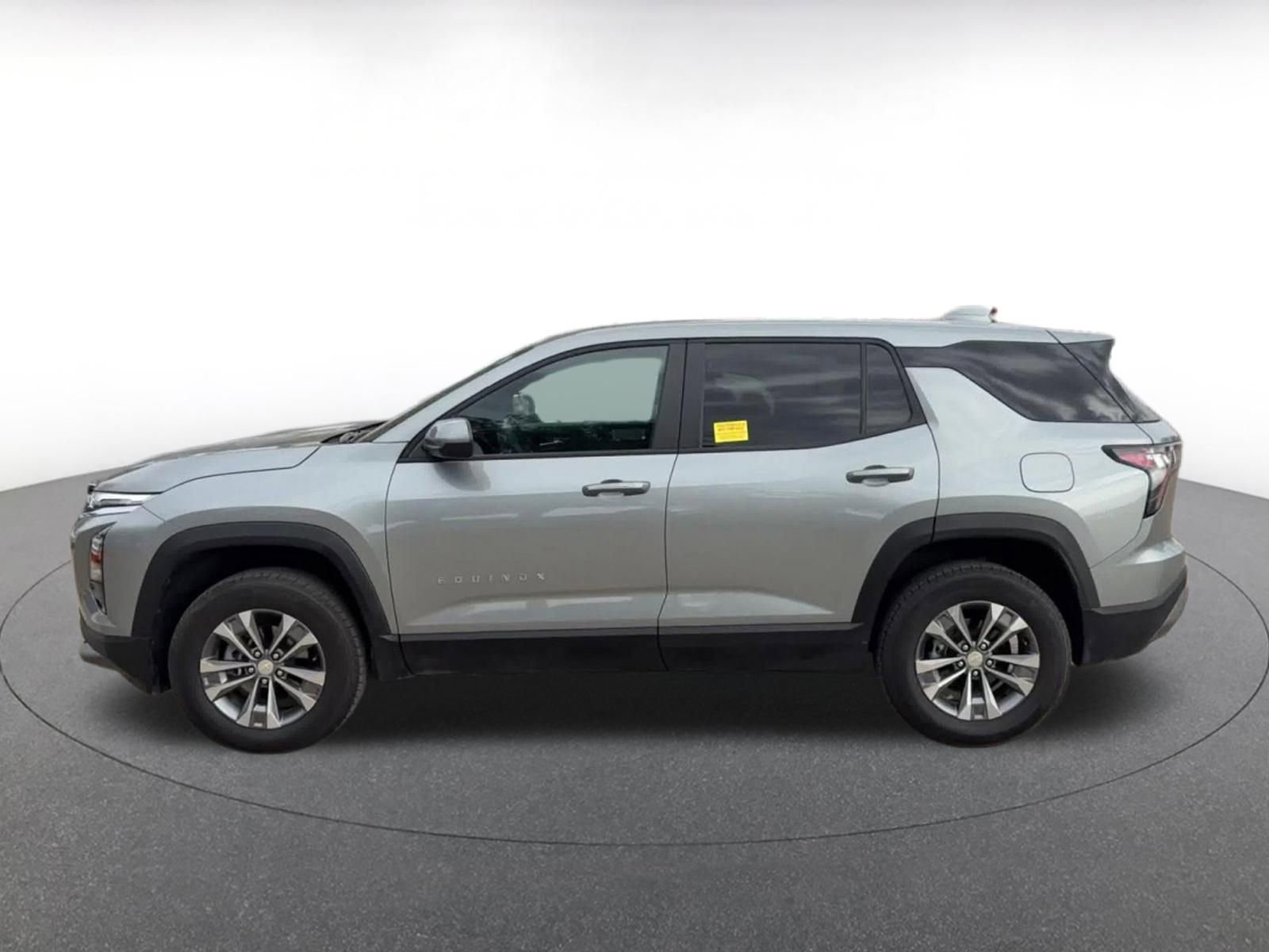 Used 2025 Chevrolet Equinox LT image 9