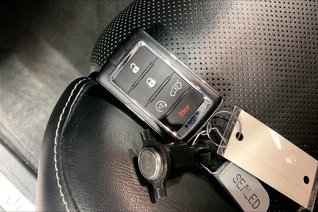 Used 2024 Jeep Grand Cherokee Overland w/ Luxury Tech Group IV image 13