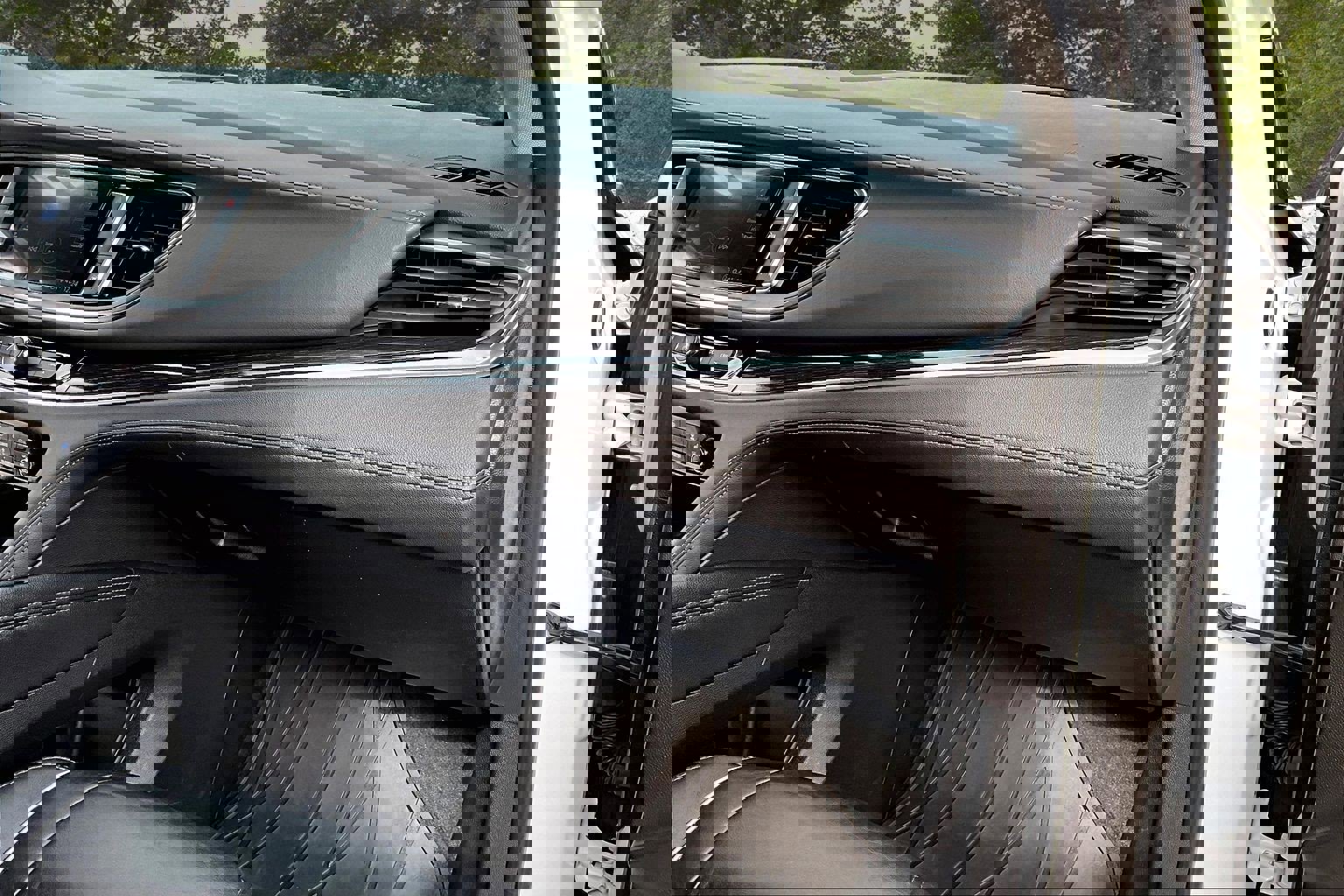 Used 2021 Buick Enclave Avenir w/ Avenir Technology Package image 28