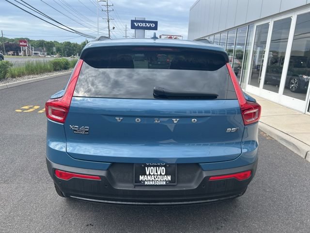 Certified 2025 Volvo XC40 B5 Plus AWD/4WD image 4